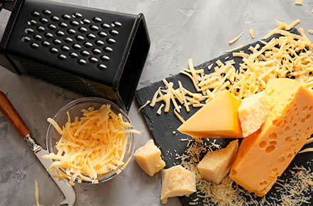 How To Grate Cheese Without A Cheese Grater 🧀?